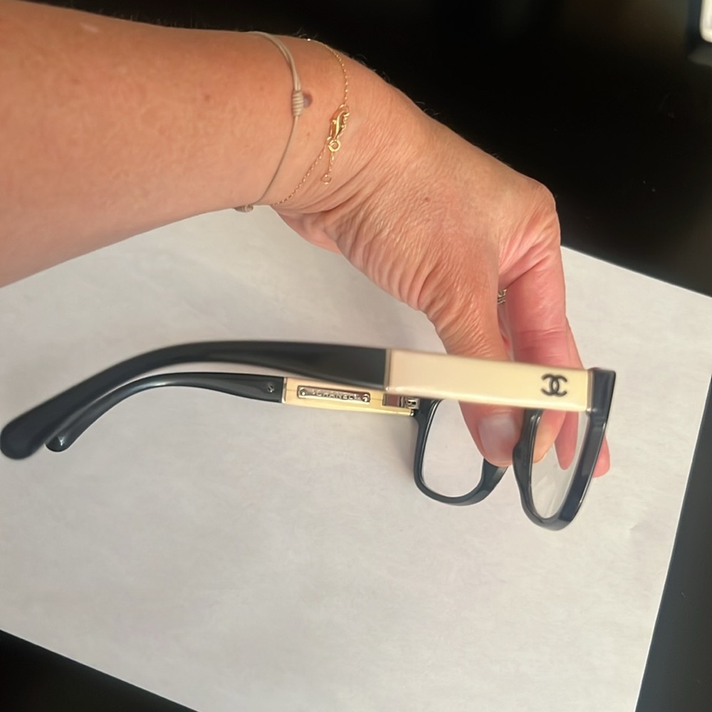 CHANEL eyeglasses, black and cream - Picture 7 of 17